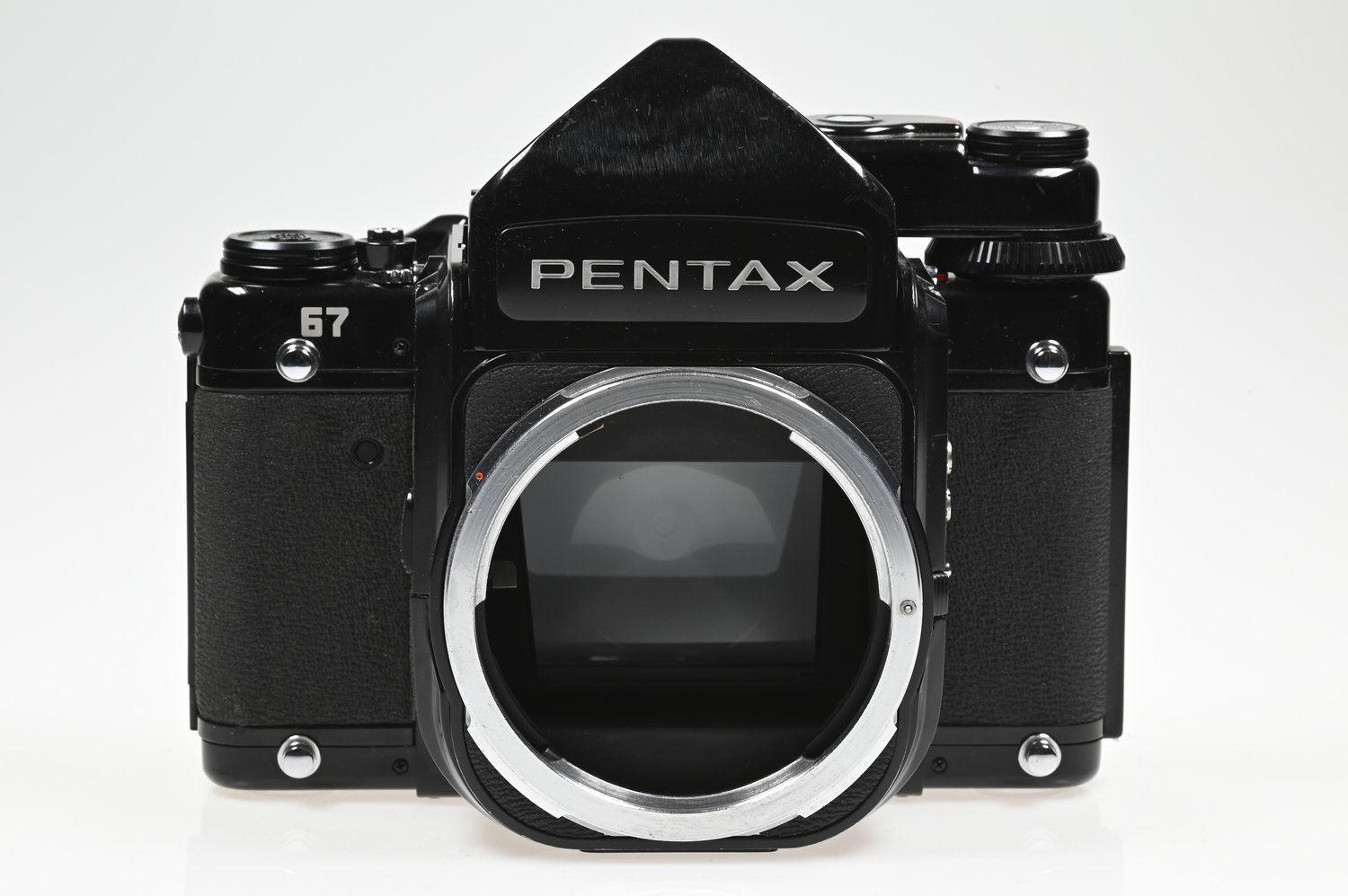 Gelegenheit Pentax 67 Gehäuse + Pentax 67 TTL Prismensucher (Delle am Prismensucher, voll funktionstüchtig!) Zustand B-