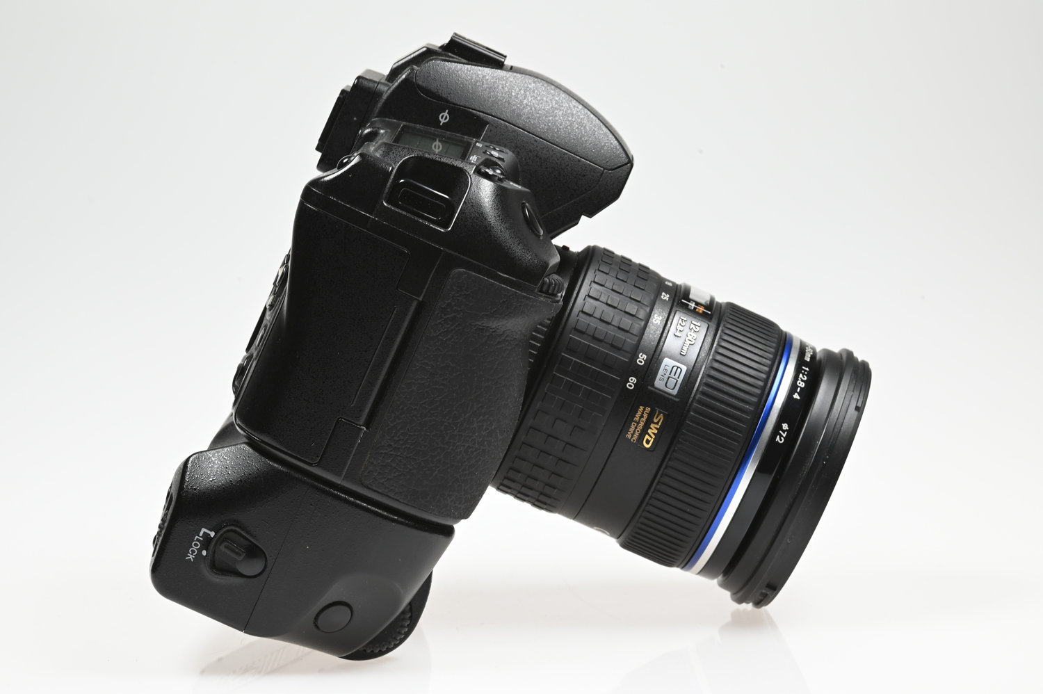 Gelegenheit Olympus E-3 Gehäuse + Olympus HLD-4 Power Batterie Holder + Olympus Digital 12-60/2,8-4 ED SWD + Olympus LH-75B Gegenlichtblende + 2x Olympus PS-BLM1 Akkus + Olympus Zubehör Zustand A-