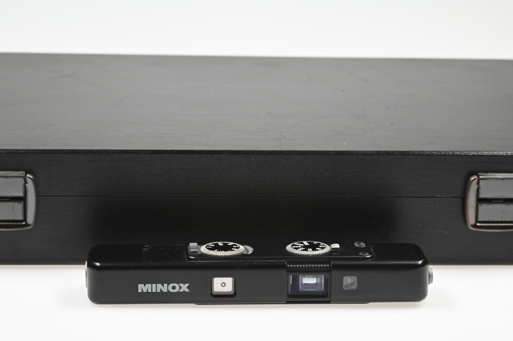 Gelegenheit Minox "Aviator" Special Edition 017/300 + Minox Armbanduhr + Minox Tasche + Minox Tragekette + Minox Holzbox Zustand A