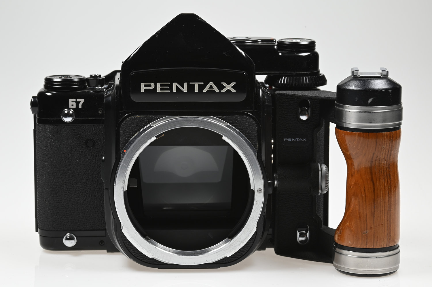 Gelegenheit Pentax 67 Gehäuse + Pentax 67 TTL Prismensucher + Pentax 67 SMC 105/2.4 + Pentax 67 Handgriff Zustand B+