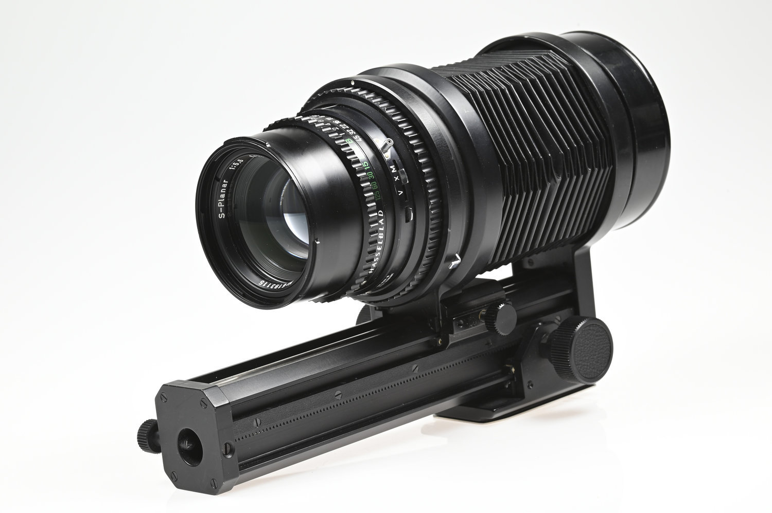 Gelegenheit Hasselblad Carl Zeiss S-Planar 135/5,6 T* + Hasselblad Balgengerät Zustand A-