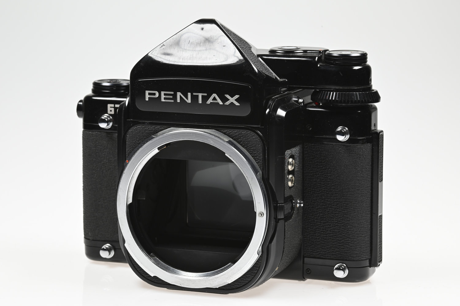 Gelegenheit Pentax 67 Gehäuse + Pentax 67 TTL Prismensucher (Delle am Prismensucher, voll funktionstüchtig!) Zustand B-