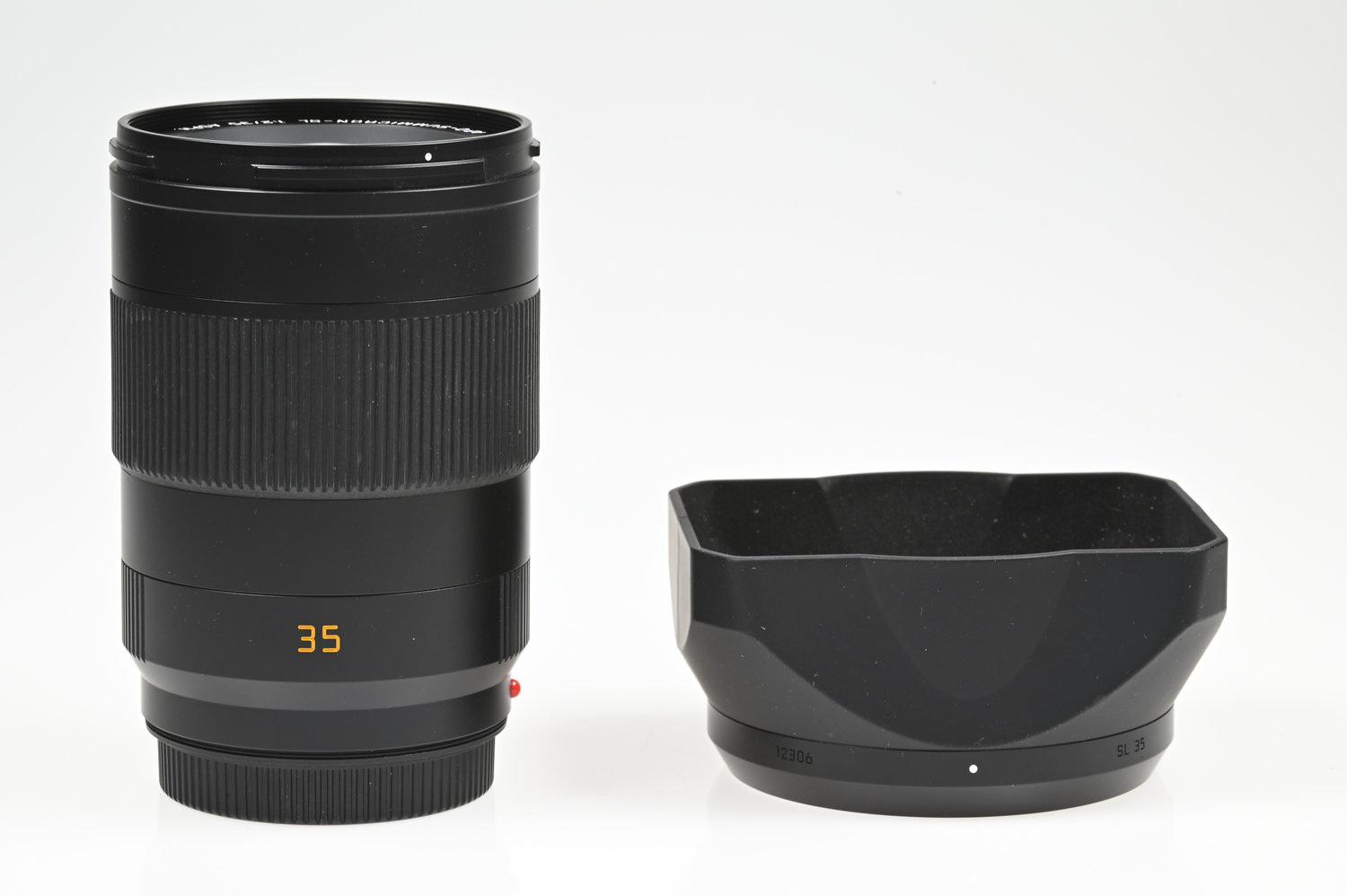 Gelegenheit Leica APO Summicron SL 35/2 ASPH + Leica 12306 Gegenlichtblende + Leica Schutzbeutel Zustand A