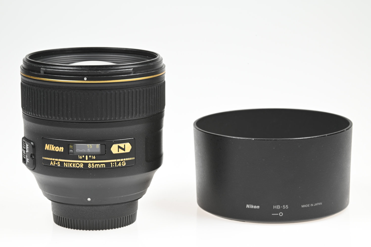 Gelegenheit Nikon AF-S 85/1,4 G IF + Nikon HB-55 Gegenlichtblende + Nikon Schutzbeutel Zustand A-