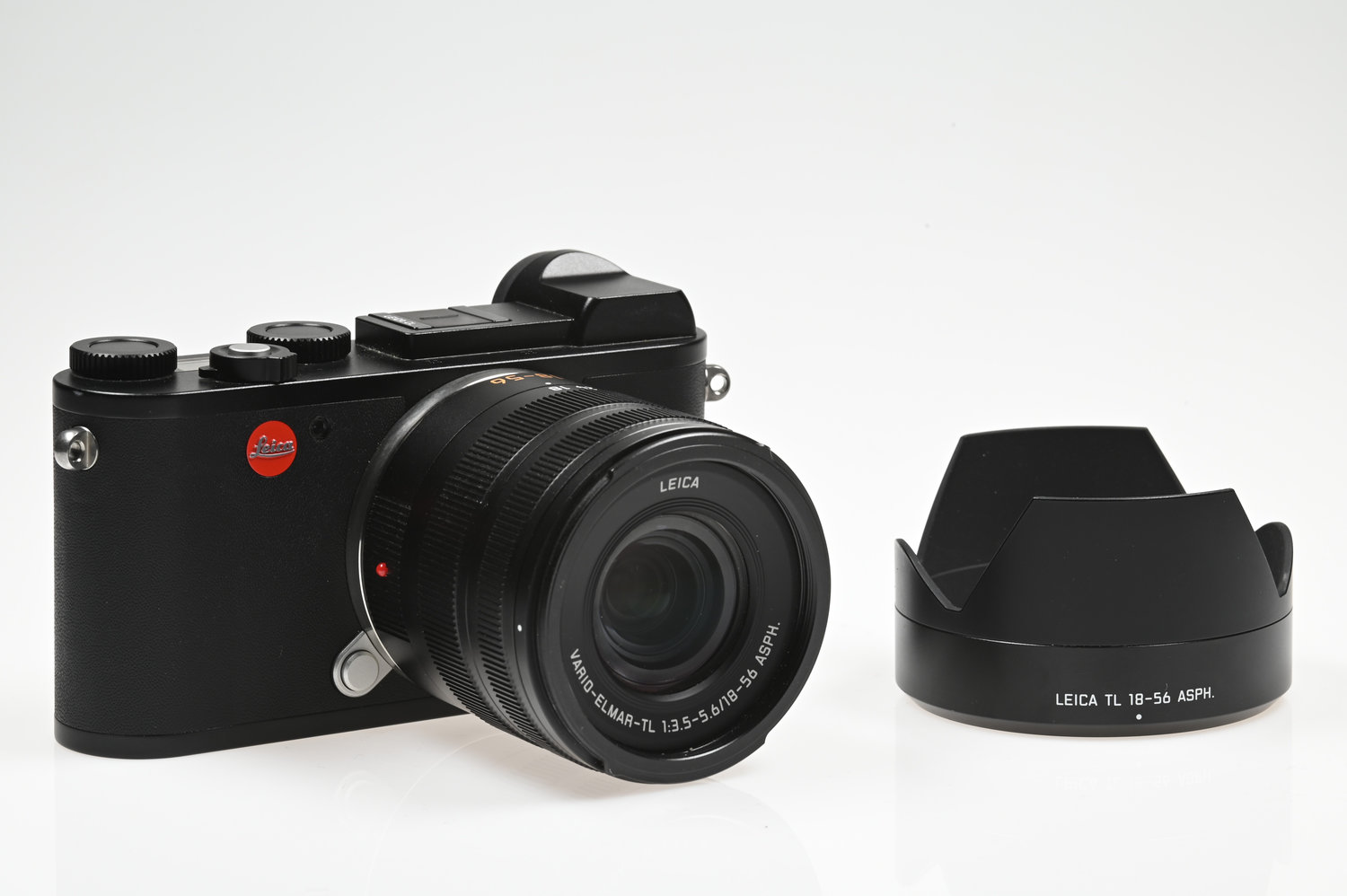 Gelegenheit Leica CL Digital (Typ 7323) Gehäuse + Leica Vario Elmar TL 18-56/3,5-5,6 ASPH + Leica 12425 Gegenlichtblende + Ersatzakku + Ledergut + Leica Box + Leica Zubehör Zustand A-