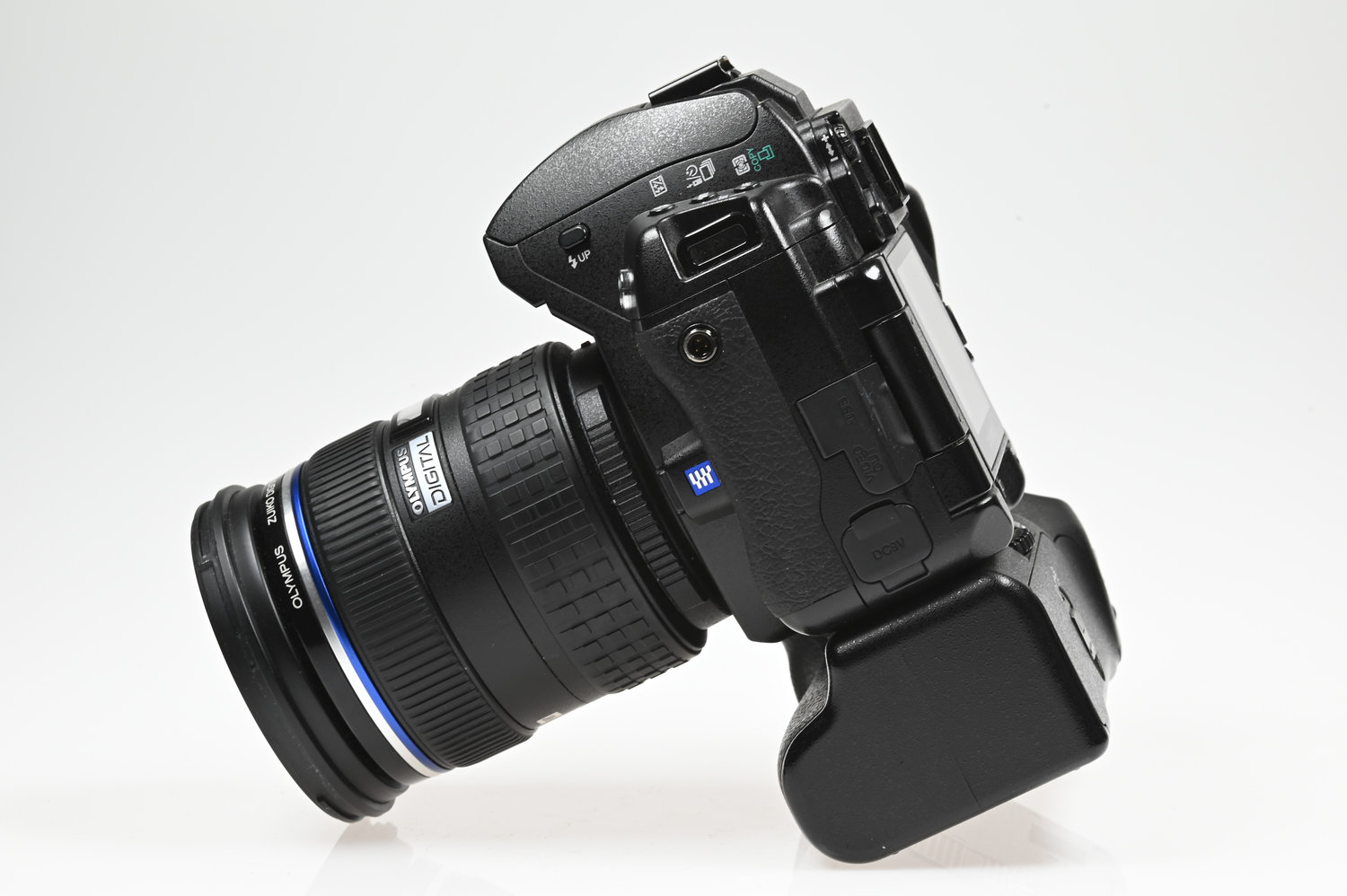 Gelegenheit Olympus E-3 Gehäuse + Olympus HLD-4 Power Batterie Holder + Olympus Digital 12-60/2,8-4 ED SWD + Olympus LH-75B Gegenlichtblende + 2x Olympus PS-BLM1 Akkus + Olympus Zubehör Zustand A-