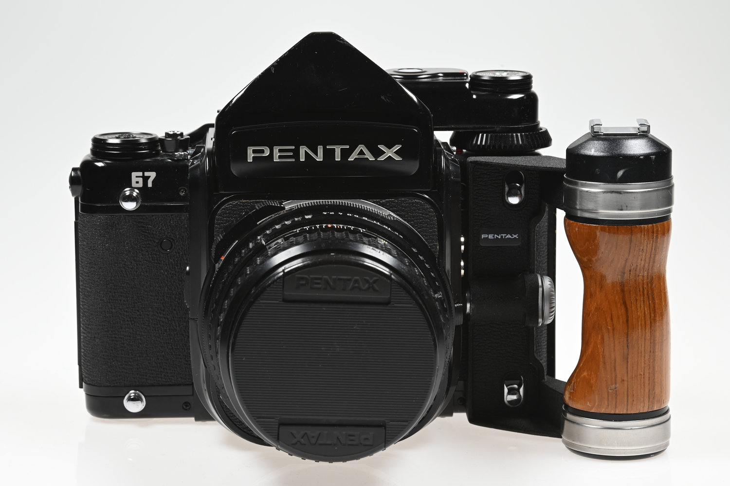 Gelegenheit Pentax 67 Gehäuse + Pentax 67 TTL Prismensucher + Pentax 67 SMC 105/2.4 + Pentax 67 Handgriff Zustand B+