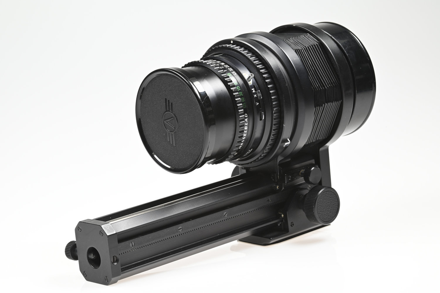 Gelegenheit Hasselblad Carl Zeiss S-Planar 135/5,6 T* + Hasselblad Balgengerät Zustand A-